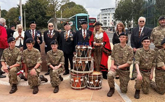 Group phot of VIPs and Cadets at the service