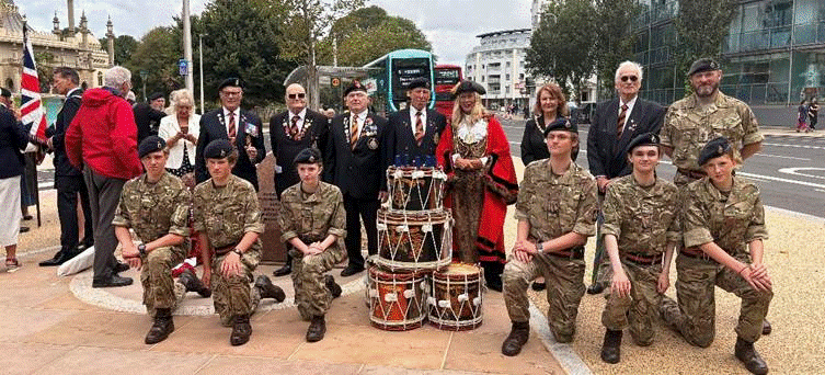 Group phot of VIPs and Cadets at the service
