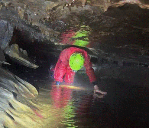 Cadet within the caving, between the rocks and water.